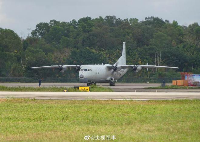 南部战区海军航空兵某团近日开展多课目飞行训练插图