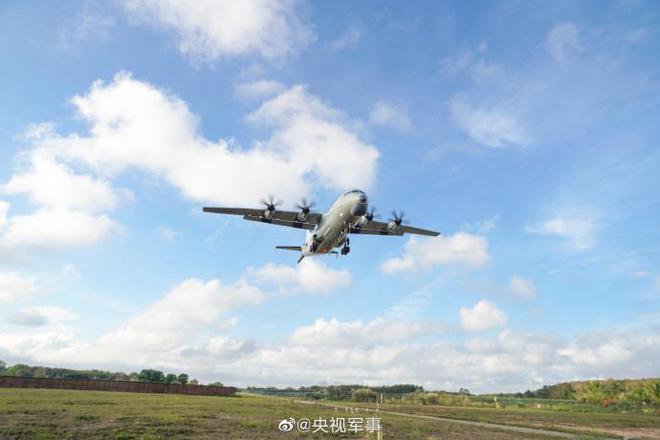 南部战区海军航空兵某团近日开展多课目飞行训练插图5