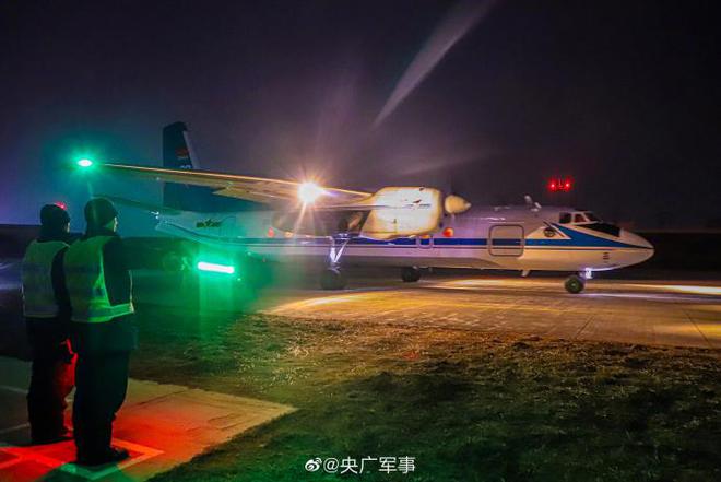 鹰击夜空！飞行学员进行夜间编组单飞训练插图4