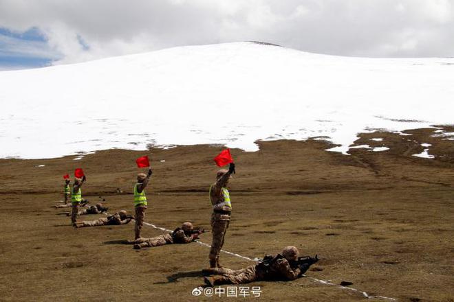 开火！多型武器装备在海拔4500米的雪域高原实弹射击插图2