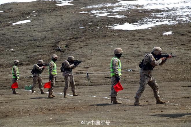 开火！多型武器装备在海拔4500米的雪域高原实弹射击插图4