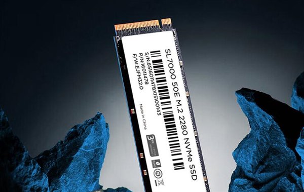 1499元起 联想推出PCIe 5.0固态硬盘SL7000 50E：10000 MB/s读写速度插图