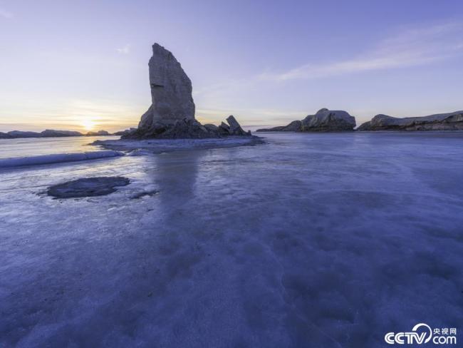 青海海西：大柴旦水上雅丹冬季日出插图2