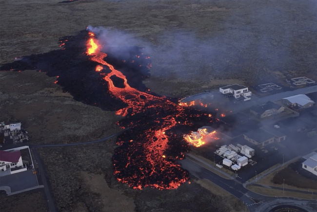 冰岛火山活跃 总统警告进入“剧变时期”插图