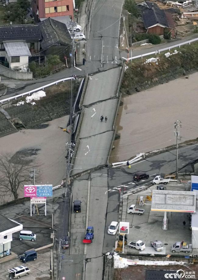 地震造成日本能登半岛道路损毁插图2