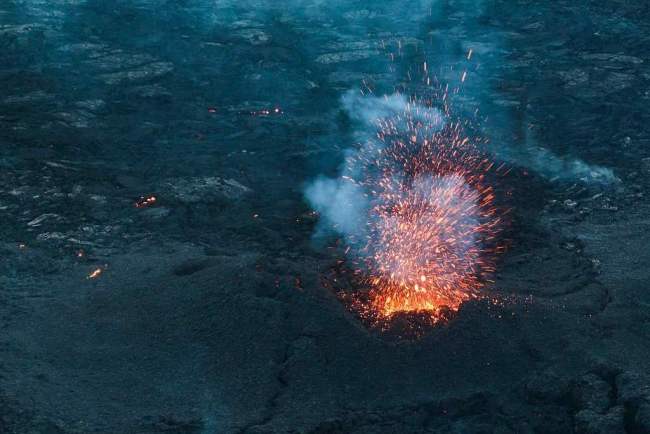 冰岛火山活跃 总统警告进入“剧变时期”插图2