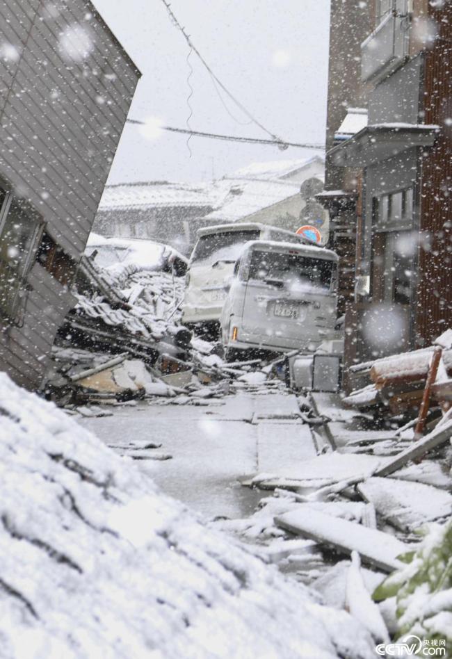 日本地震灾区遭遇强降雪插图2