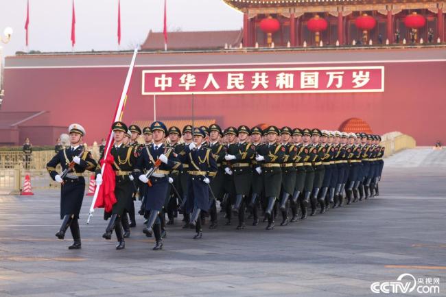 天安门广场举行新年首次升国旗仪式插图1