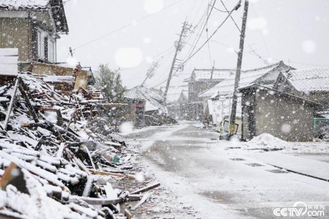 日本地震灾区遭遇强降雪插图