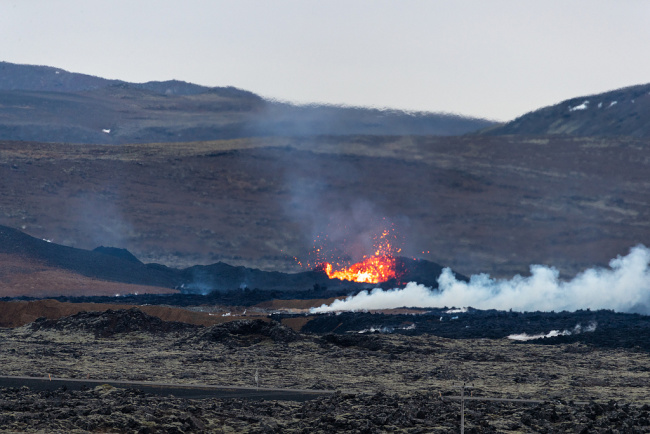 冰岛火山活跃 总统警告进入“剧变时期”插图1