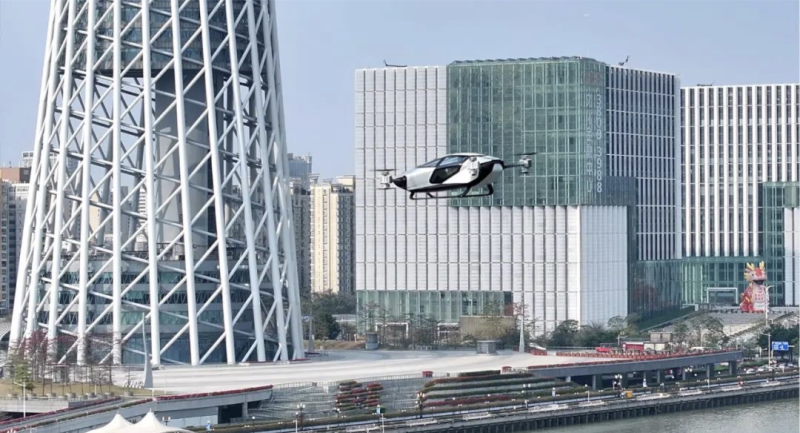 小鹏汇天旅航者X2飞行汽车顺利完成城市CBD低空飞行插图