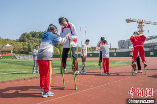 “贵港姊妹学校”学生在贵阳同上一堂课插图3