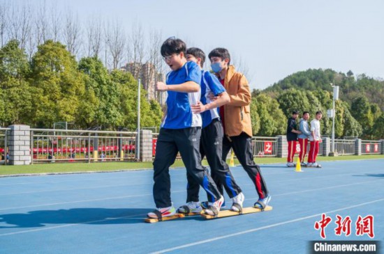 “贵港姊妹学校”学生在贵阳同上一堂课插图1