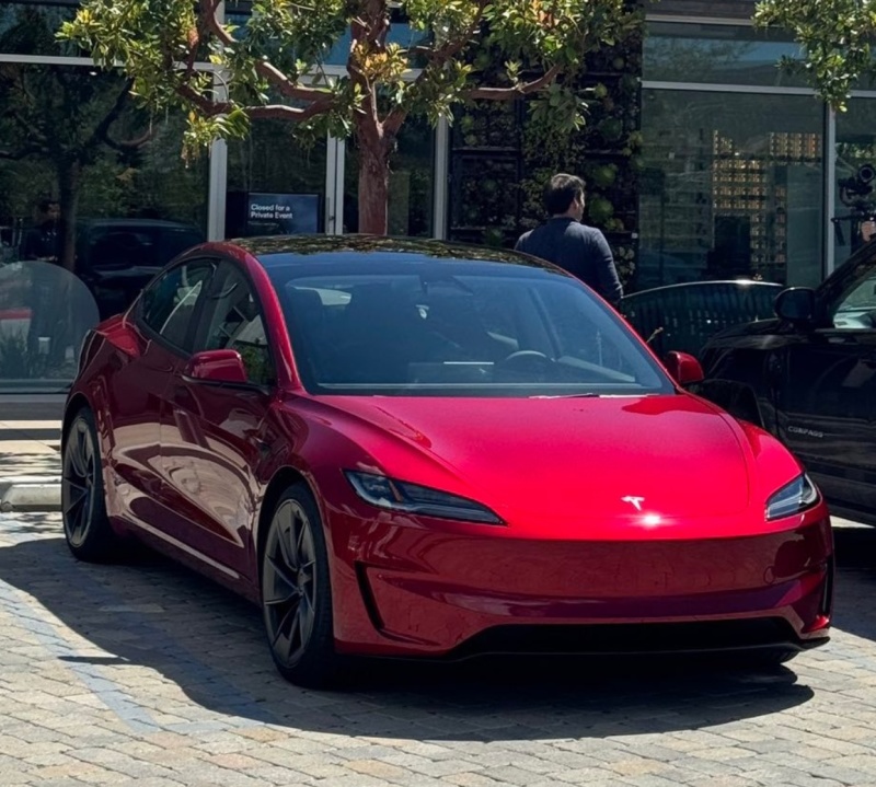 新款特斯拉Model 3高性能版实车首曝 预计二季度发布插图