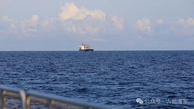 直击现场！中国海军完成两艘外籍船舶护航任务插图