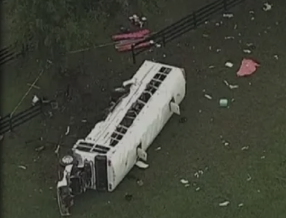 美国佛罗里达州发生巴士翻车事故 涉事司机被捕插图