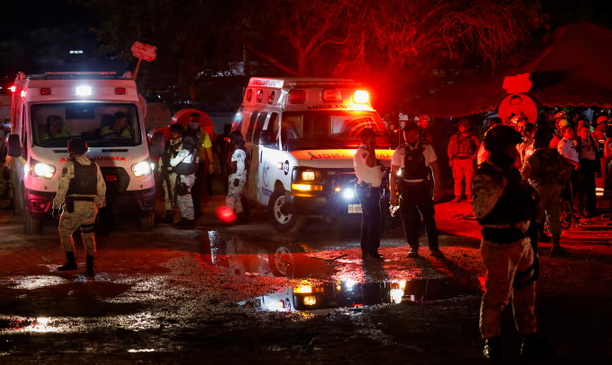 墨西哥新莱昂州竞选活动舞台坍塌 已致5死约50伤插图