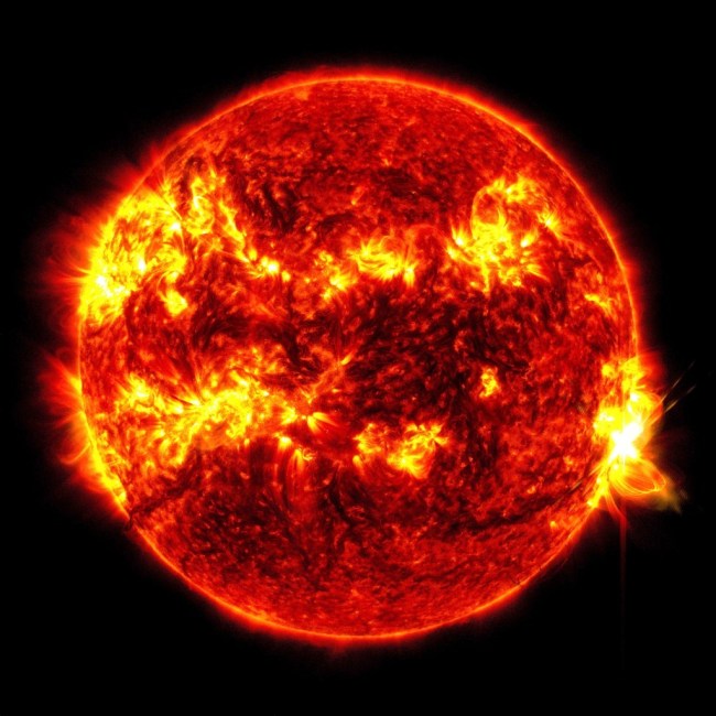 太阳爆发十余年来最强耀斑 对地球不会有太大影响插图