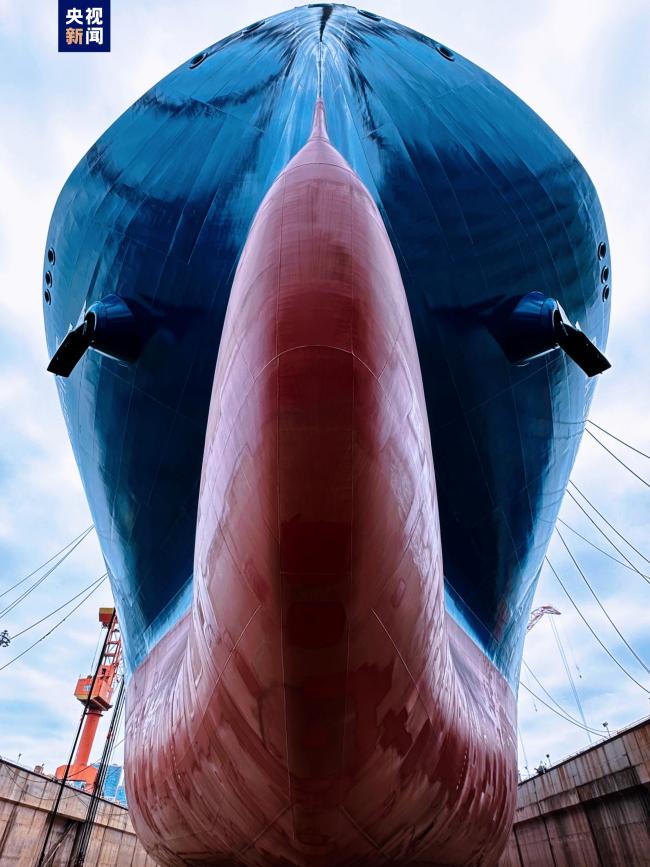 17.5万立方米大型液化天然气运输船完成下水插图1
