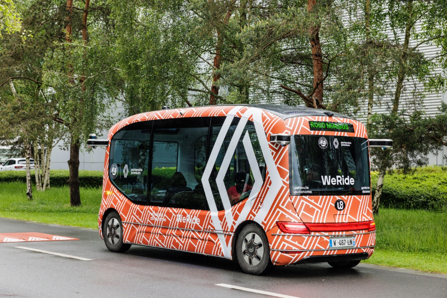 雷诺携手文远知行，推进欧洲低碳公交实践插图