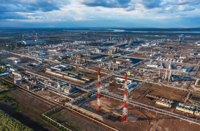 乌方称对俄伏尔加格勒炼油厂实施无人机袭击插图