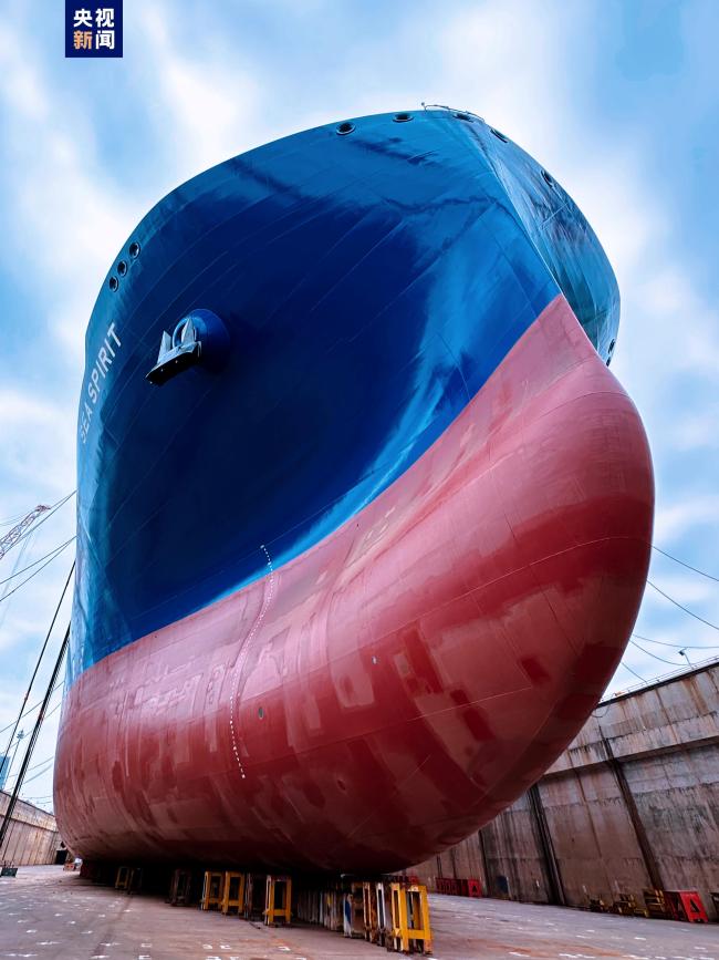 17.5万立方米大型液化天然气运输船完成下水插图2