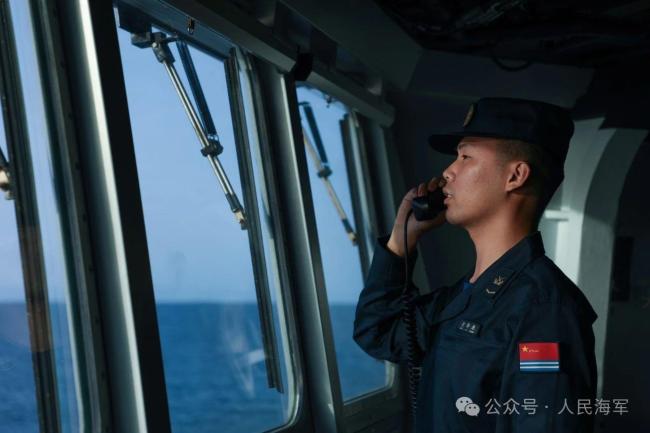 直击现场！中国海军完成两艘外籍船舶护航任务插图2