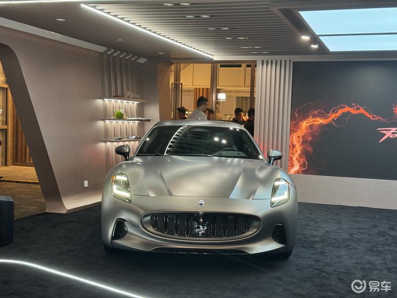 玛莎拉蒂GranTurismo Foglore纯电版实车亮相 搭载三电机系统插图1