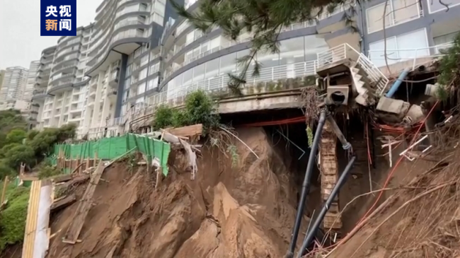 智利暴雨引发山体滑坡 一公寓楼濒临倒塌插图1