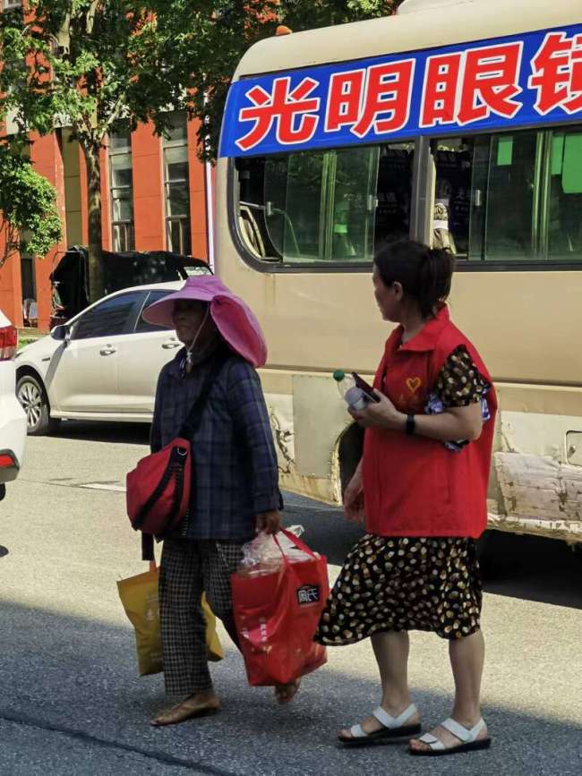 探访华容县安置点：住宿舍吃食堂，生活有序插图1