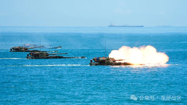 火力全开！海军“两栖劲旅”实弹射击太燃了插图