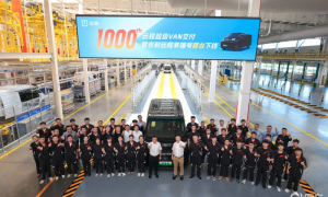吉利远程幸福号首台量产车型下线 远程超级VAN第1000台车交付缩略图