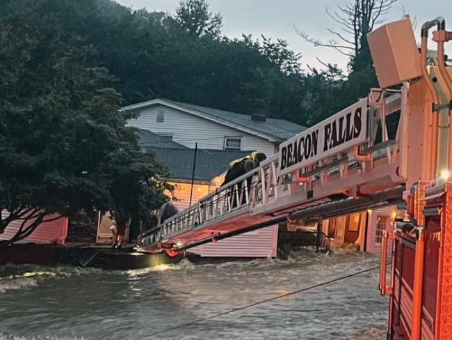 暴雨引发洪水致两死 美国康涅狄格州进入紧急状态插图