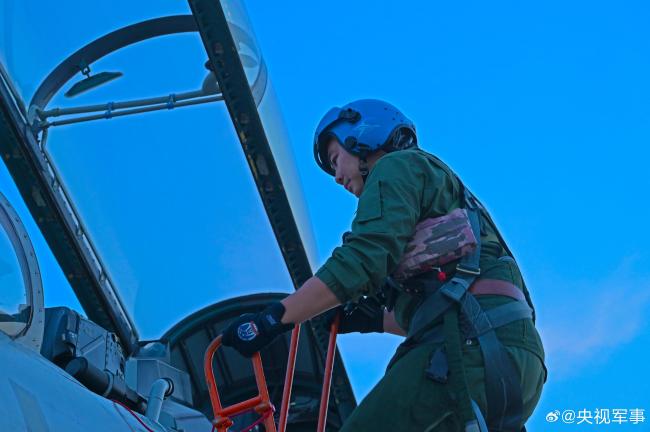 直冲云霄！看海军航空兵跨昼夜飞行训练现场插图