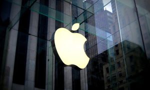 苹果市值蒸发千亿：iPhone 16首周销量下降12.7%！华为三折叠预约625.9万 你买谁缩略图