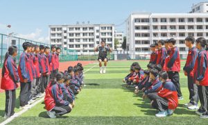 这所山区学校建起运动场（镜头里的体育故事）缩略图