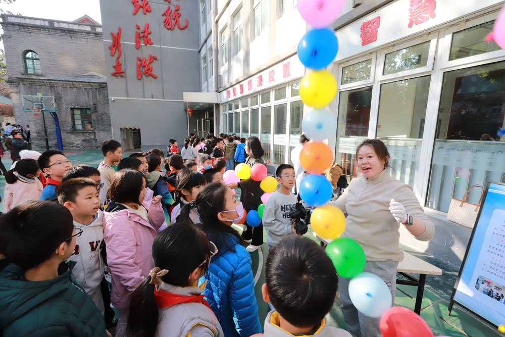 “礼赞中华 童享科技” 东交民巷小学校园科学节开幕插图