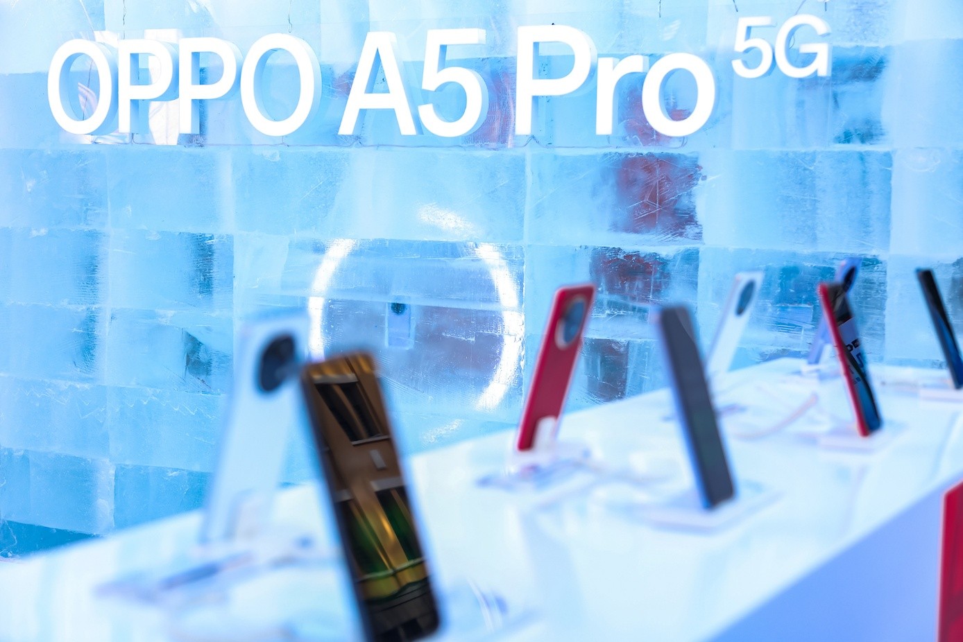 耐用战神战冰城，OPPO A5 Pro 现场演绎「冰冻三尺，照样好使」插图1