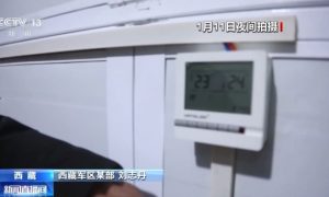 住进板房看上电视 古荣村安置点板房里很温暖缩略图